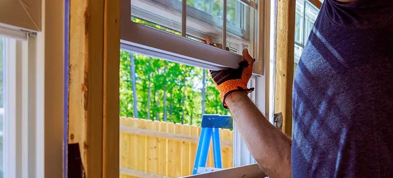 >Bay Window Curtain Rail Track in Mississauga, Ontario
