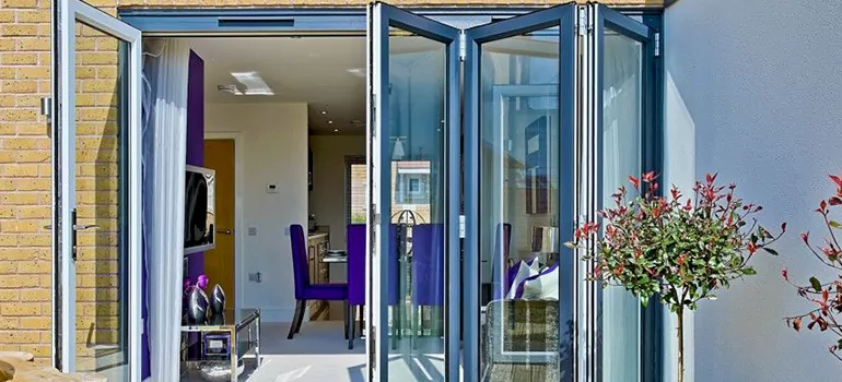 Commercial Door Glass Repair in Mississauga, ON